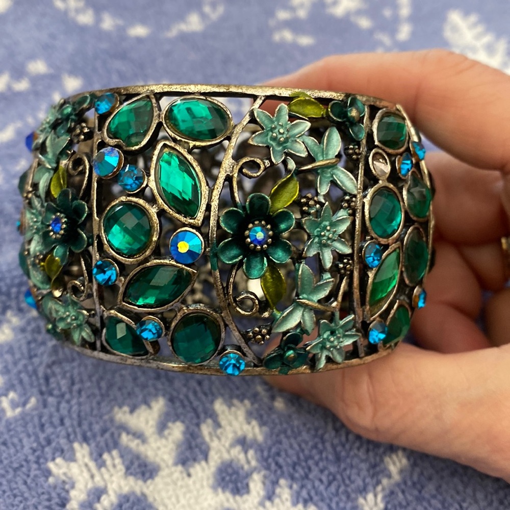 Beautiful turquoise crystal bracelet